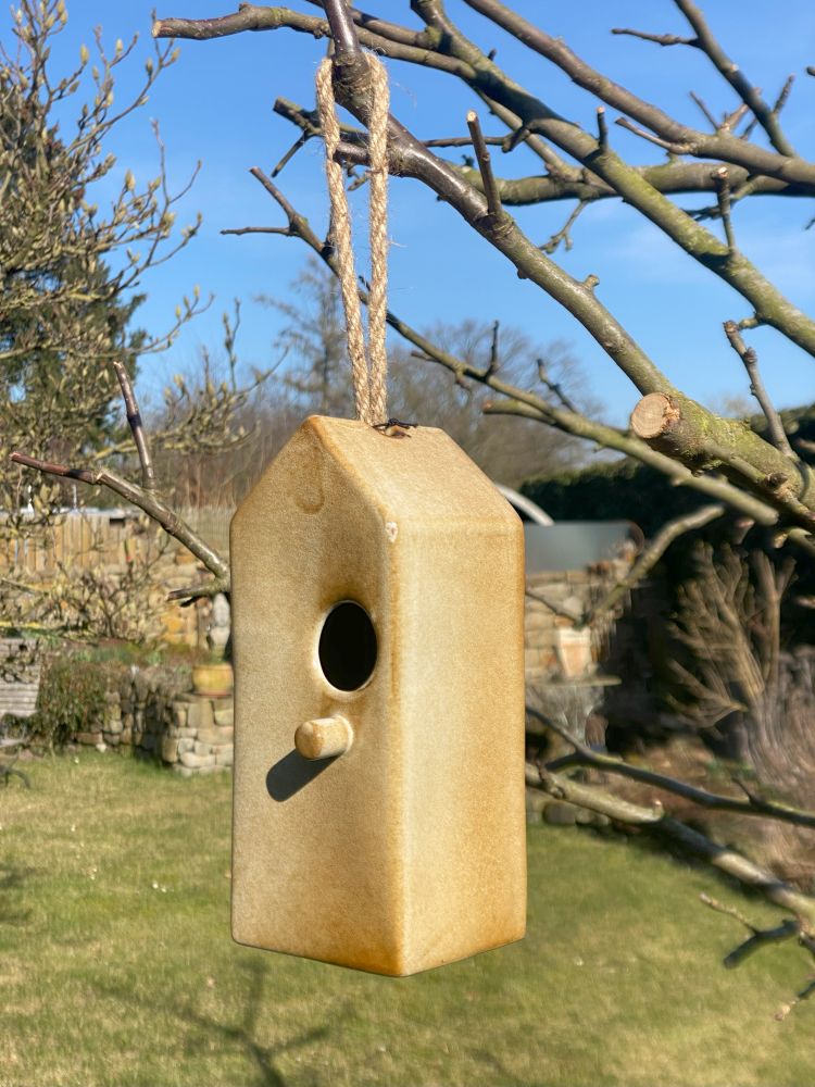 Vogelhäuschen aus Keramik / beige-natur