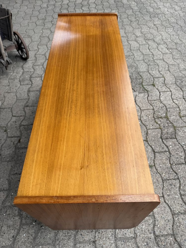 Sideboard „NUSSBAUM 1960“ – Mid Century Sideboard aus den 1960er Jahren