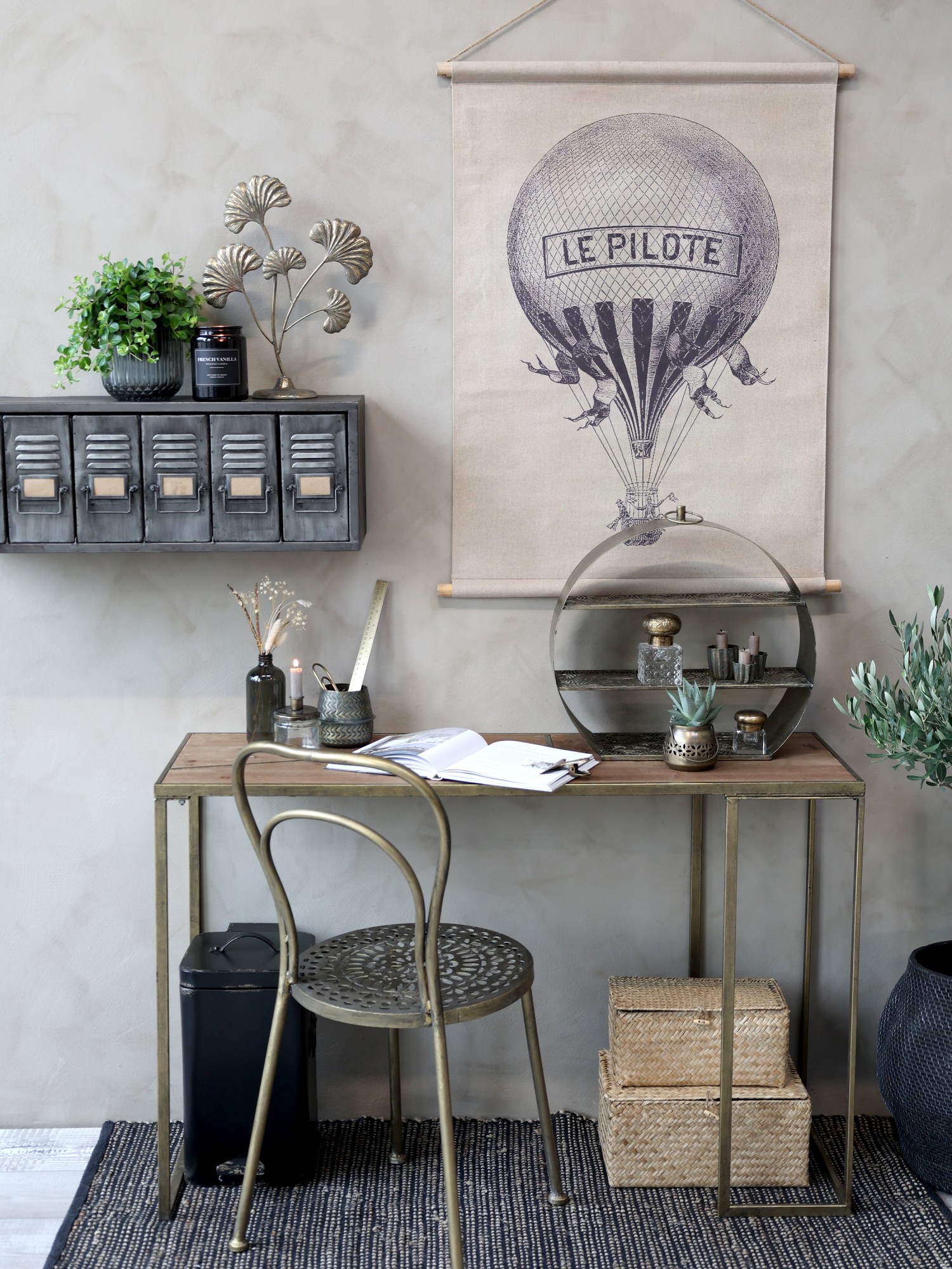 Schreibtisch mit messing Details von Chic Antique