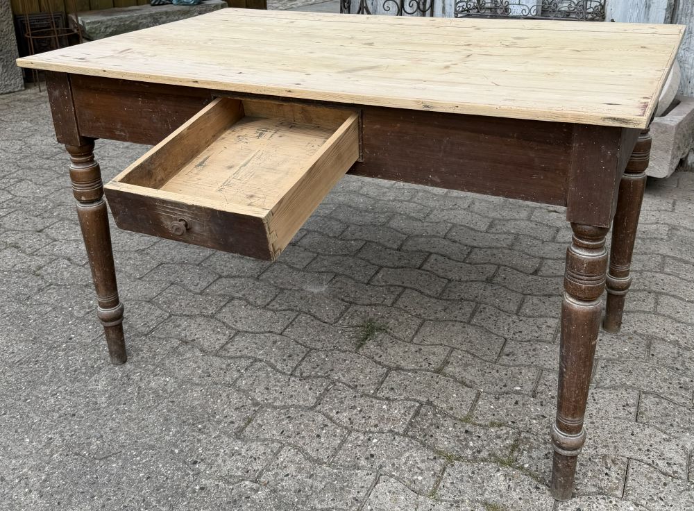 Antiker Weichholztisch um 1890 mit Schublade – unrestaurierter Originalzustand