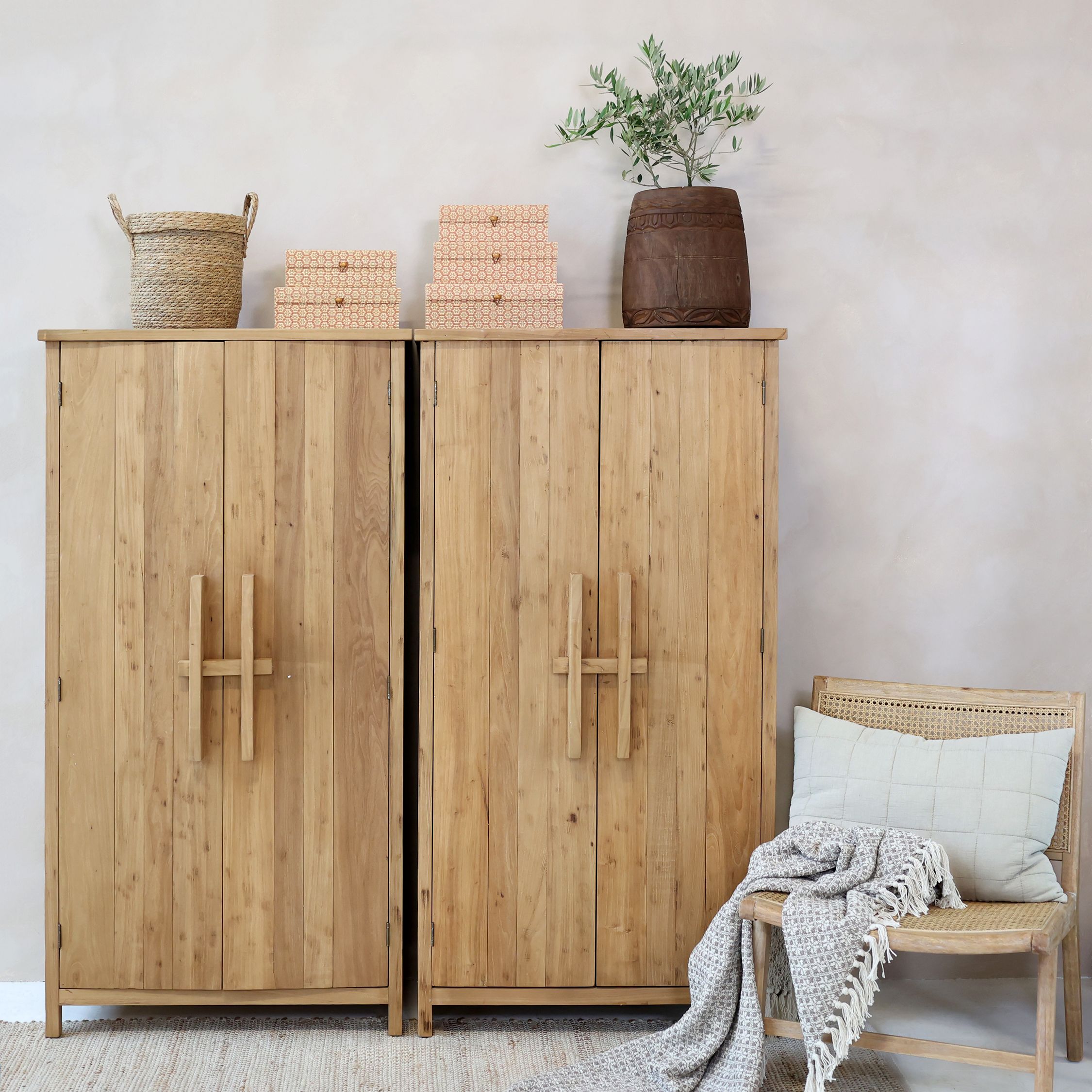 Chic Antique Schrank mit 2 Türen – Naturholz Ulme | Dänisches Design
