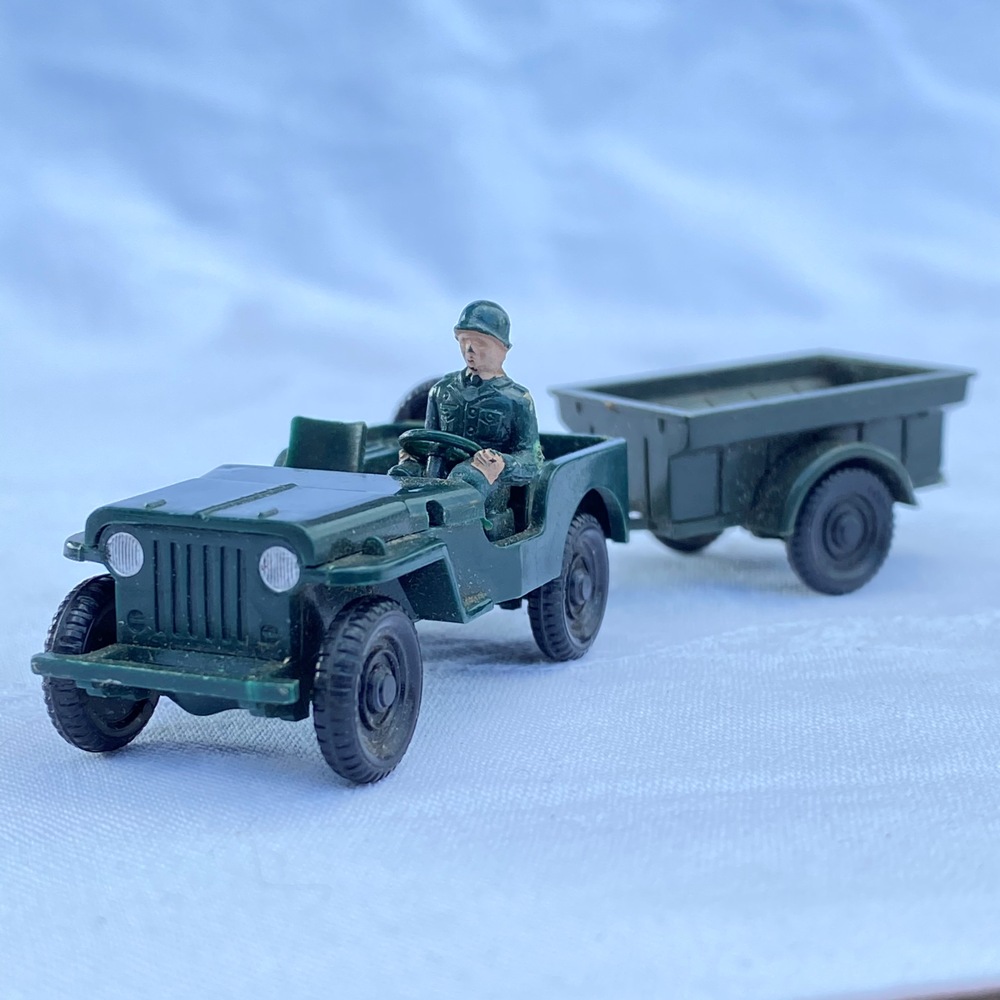 Jeep mit Anhänger Militär Siku / Plastik 50/60er Jahre / V92 V93