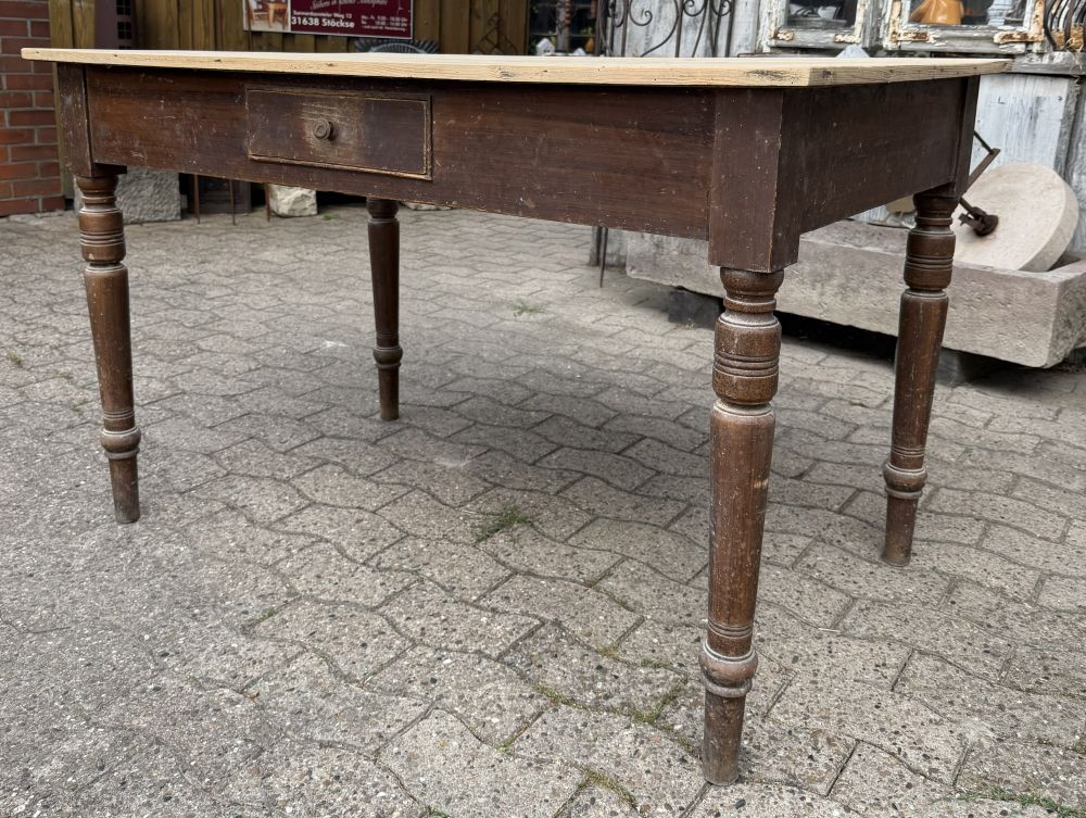 Antiker Weichholztisch um 1890 mit Schublade – unrestaurierter Originalzustand