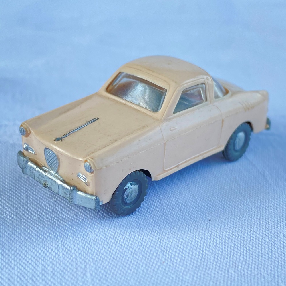 Gogo Coupe V65 Siku / Plastik 50/60er Jahre V-Serie / Farbe rosa