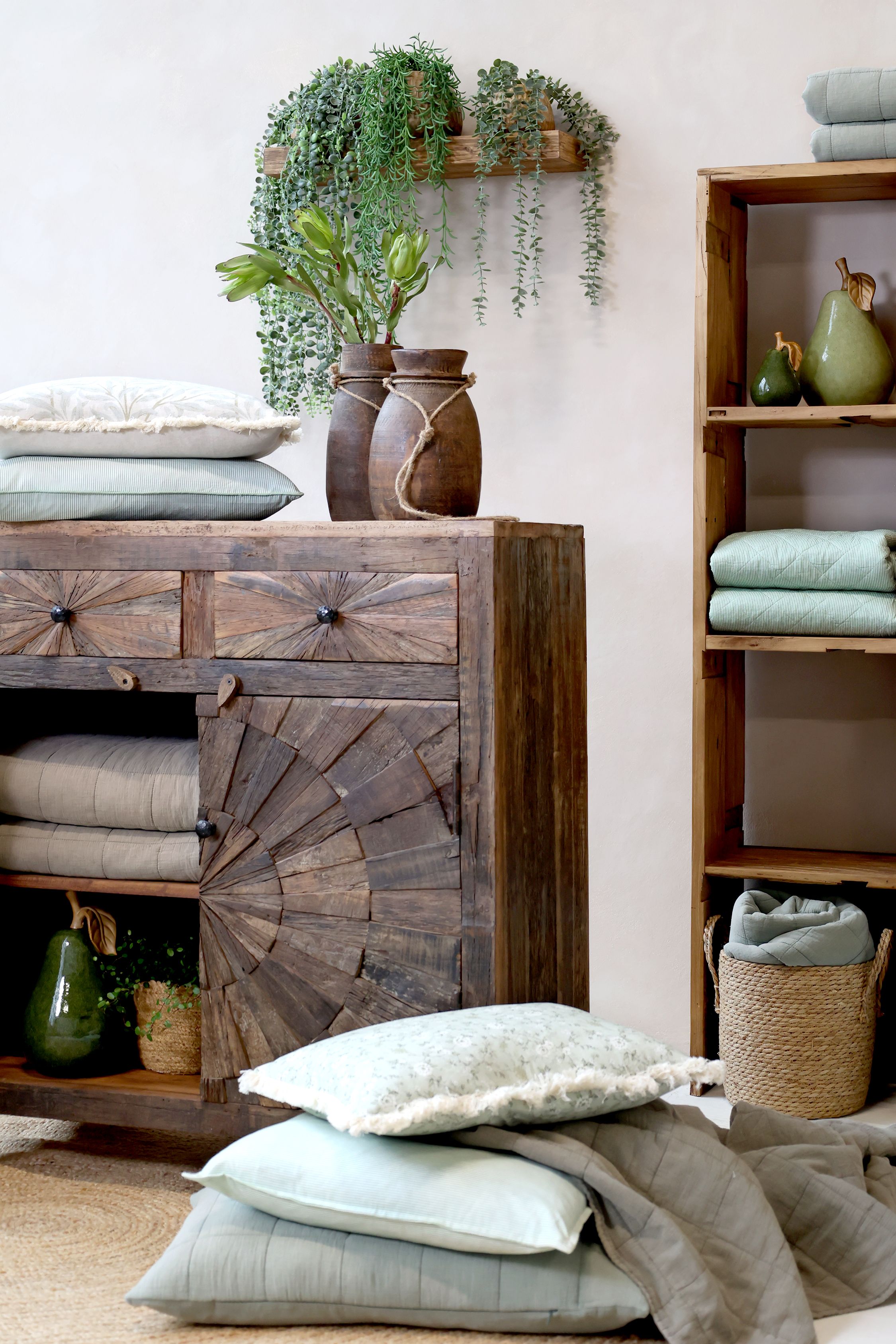 Chic Antique Grimaud Schrank mit Türen und Schubladen – Unikat aus Recyclingholz