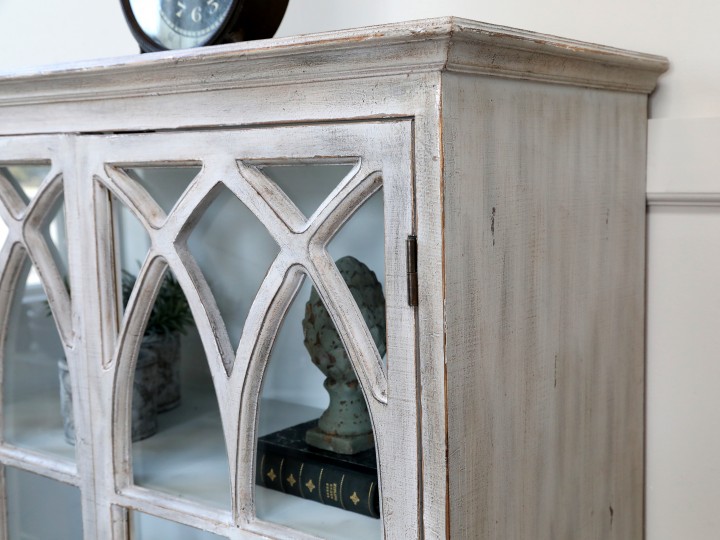 Vitrinenschrank mit Sprossentüren