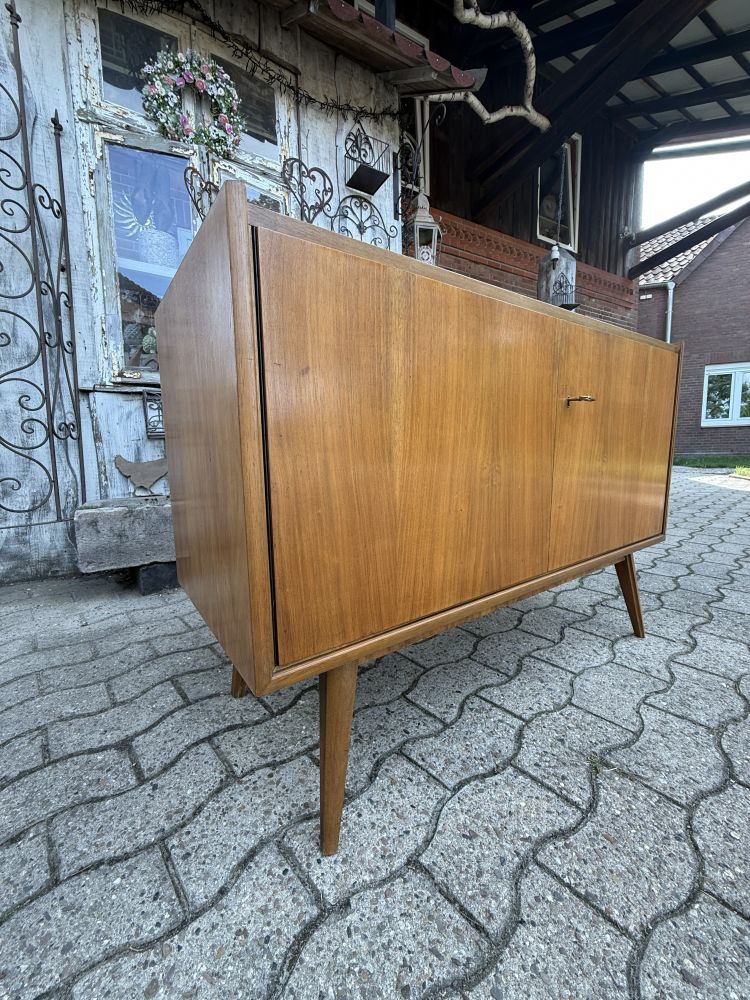 Mid Century Kommode / Sideboard GfL – Nussbaum – 60er Jahre