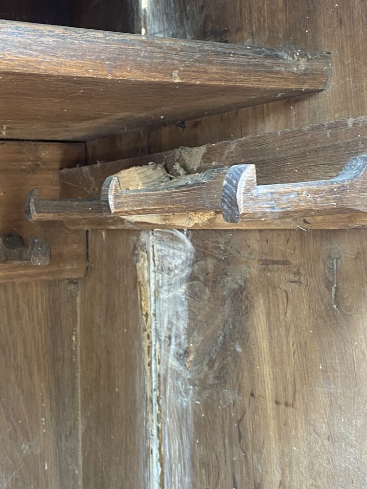 Eichenschrank / antik / unrestauriert / um 1800