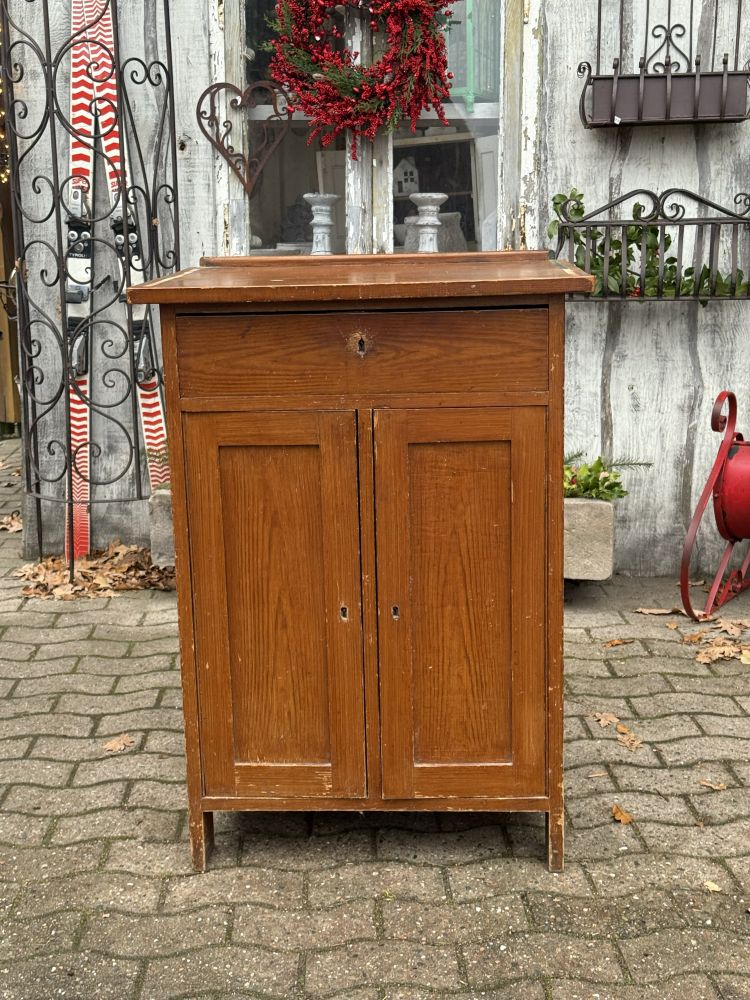 Kleines Schränkchen um 1920 – Weichholz