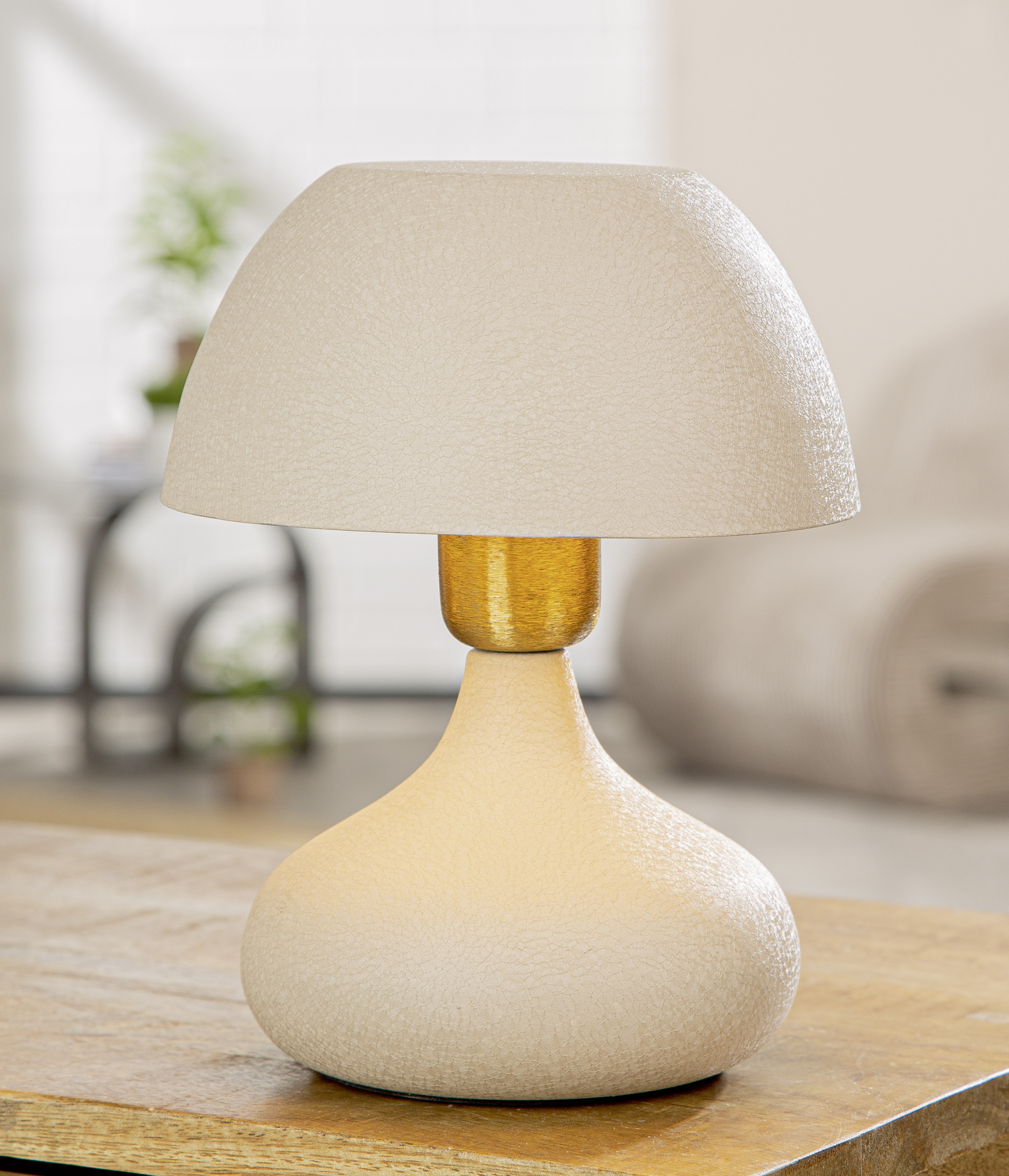 Avanti Glow – Moderne Tischleuchte in Beige mit Goldakzenten