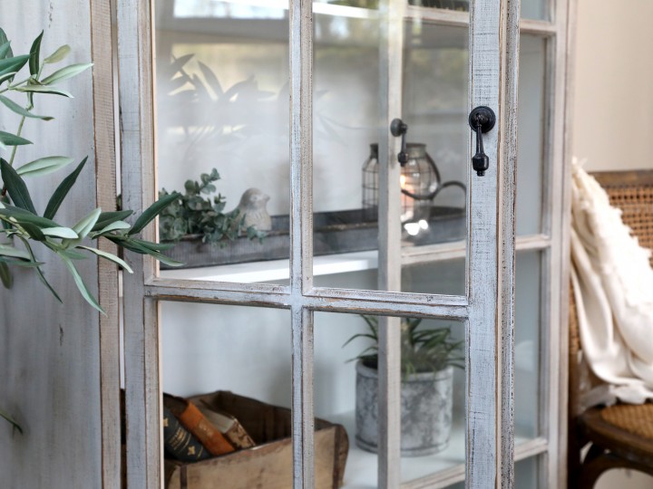 Vitrinenschrank mit Sprossentüren
