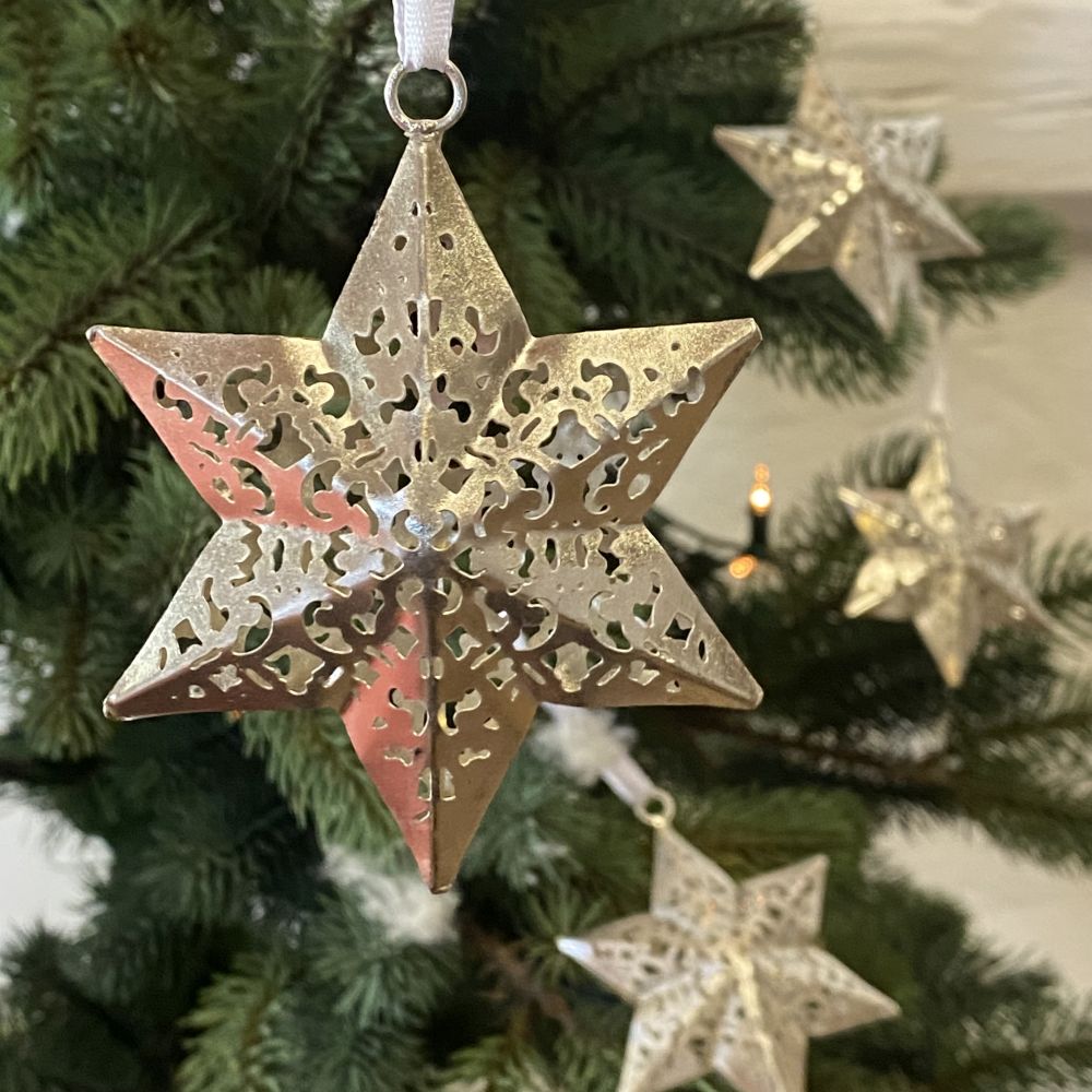 Weihnachtsbaumschmuck aus Metall / Stern durchbrochen von Hand gearbeitet