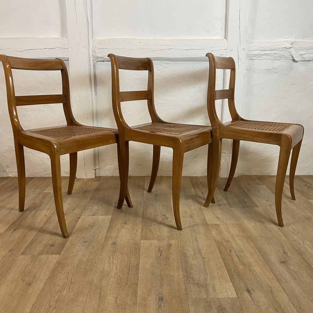 Set mit 3 antiken Stühlen / Kirschbaum / Biedermeier