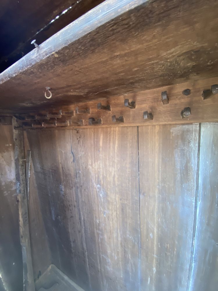 Eichenschrank / antik / unrestauriert / um 1800