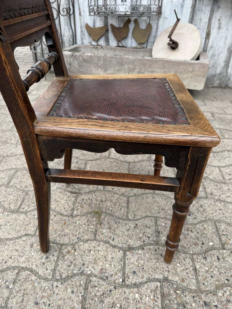 Antiker Stuhl aus Eiche mit Leder – um 1900