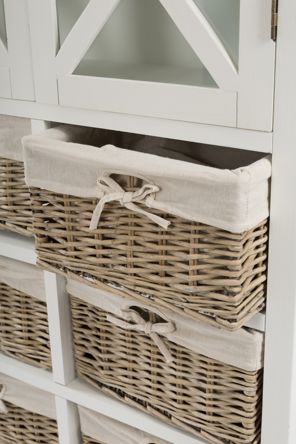 Vitrine Marina, mit Rattan Körben