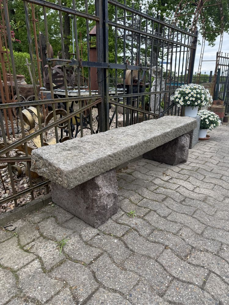 Historische Steinbank aus Naturstein – massive Gartenbank 180 cm