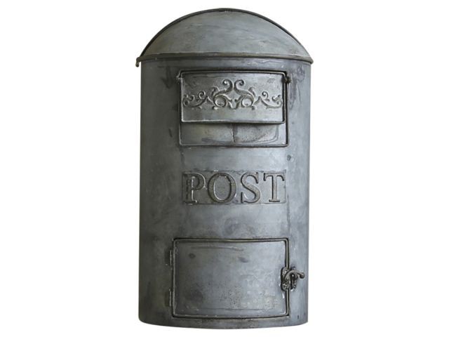 Briefkasten mit Monogramm