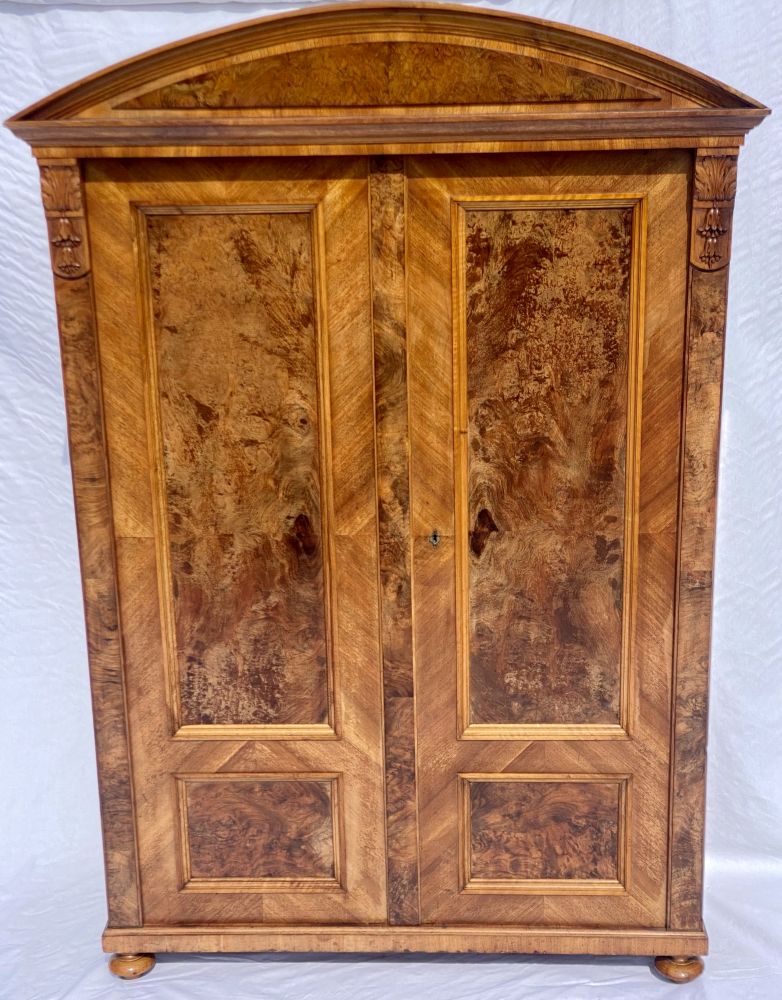 Wäscheschrank / antik / um 1880 / Nußbaum 