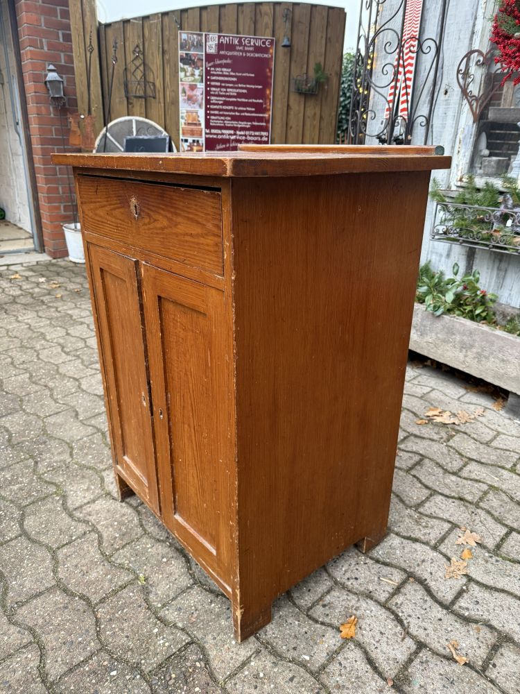 Kleines Schränkchen um 1920 – Weichholz
