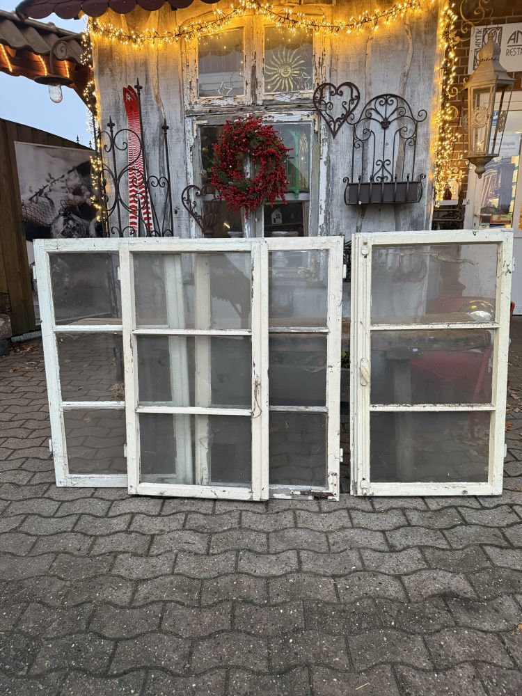 Antiker Fensterflügel – Weichholz