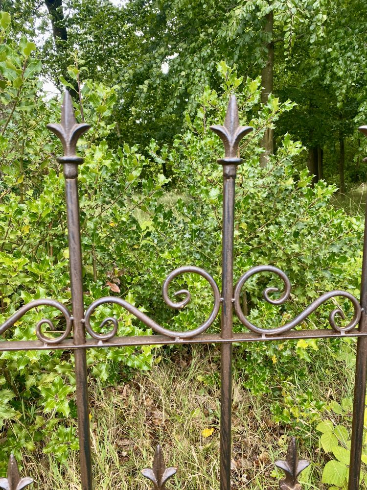 Zaun aus Metall " BARENGA" / Zaunteil / verziert / Vintagelook