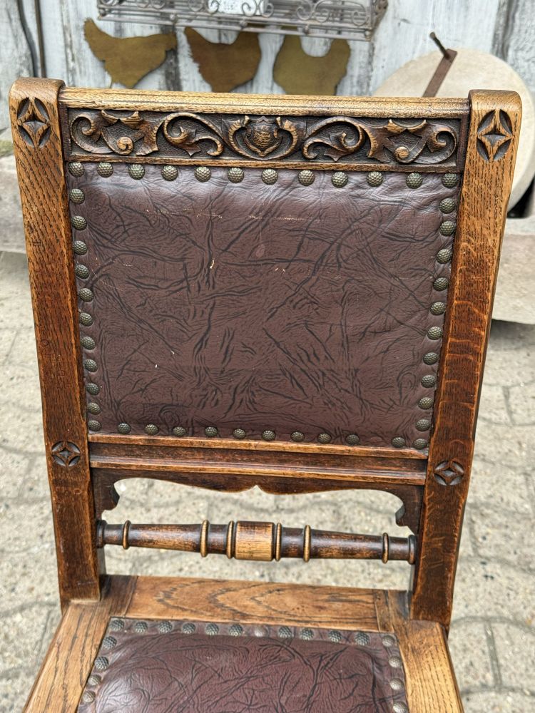 Antiker Stuhl aus Eiche mit Leder – um 1900