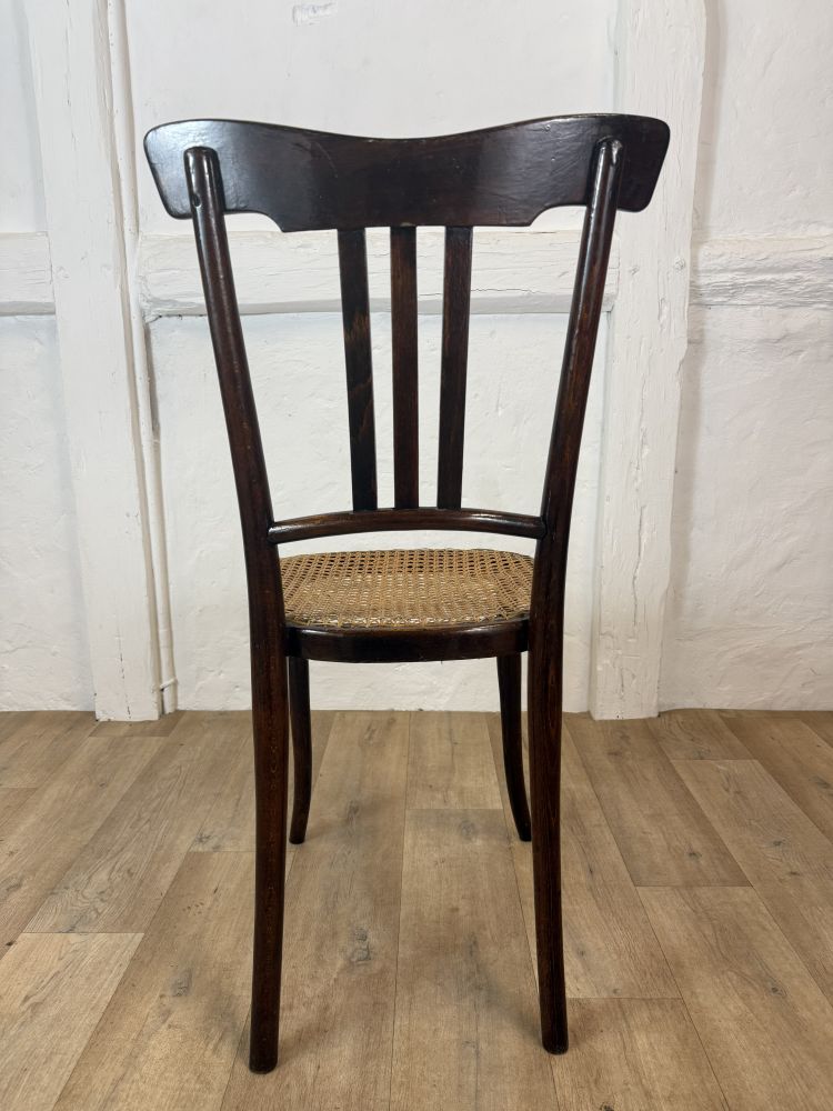 Antiker Kaffeehausstuhl mit Wiener Geflecht um 1900