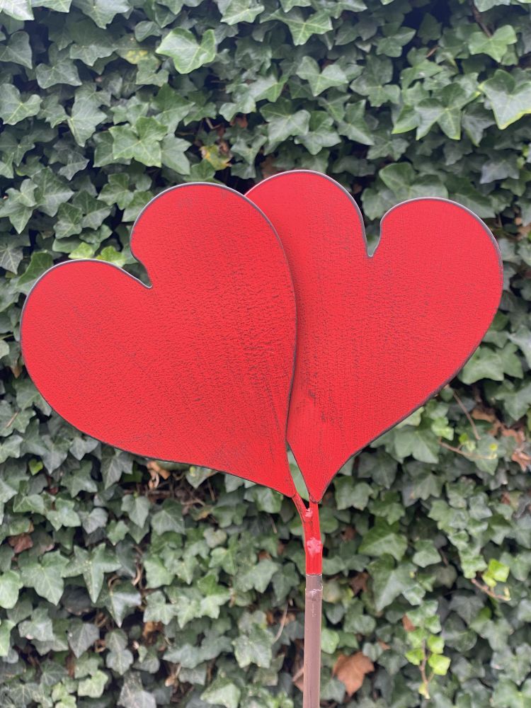 Doppelherz - Gartenstecker / Pflanzstab / Gartenstab/ rot lackiert