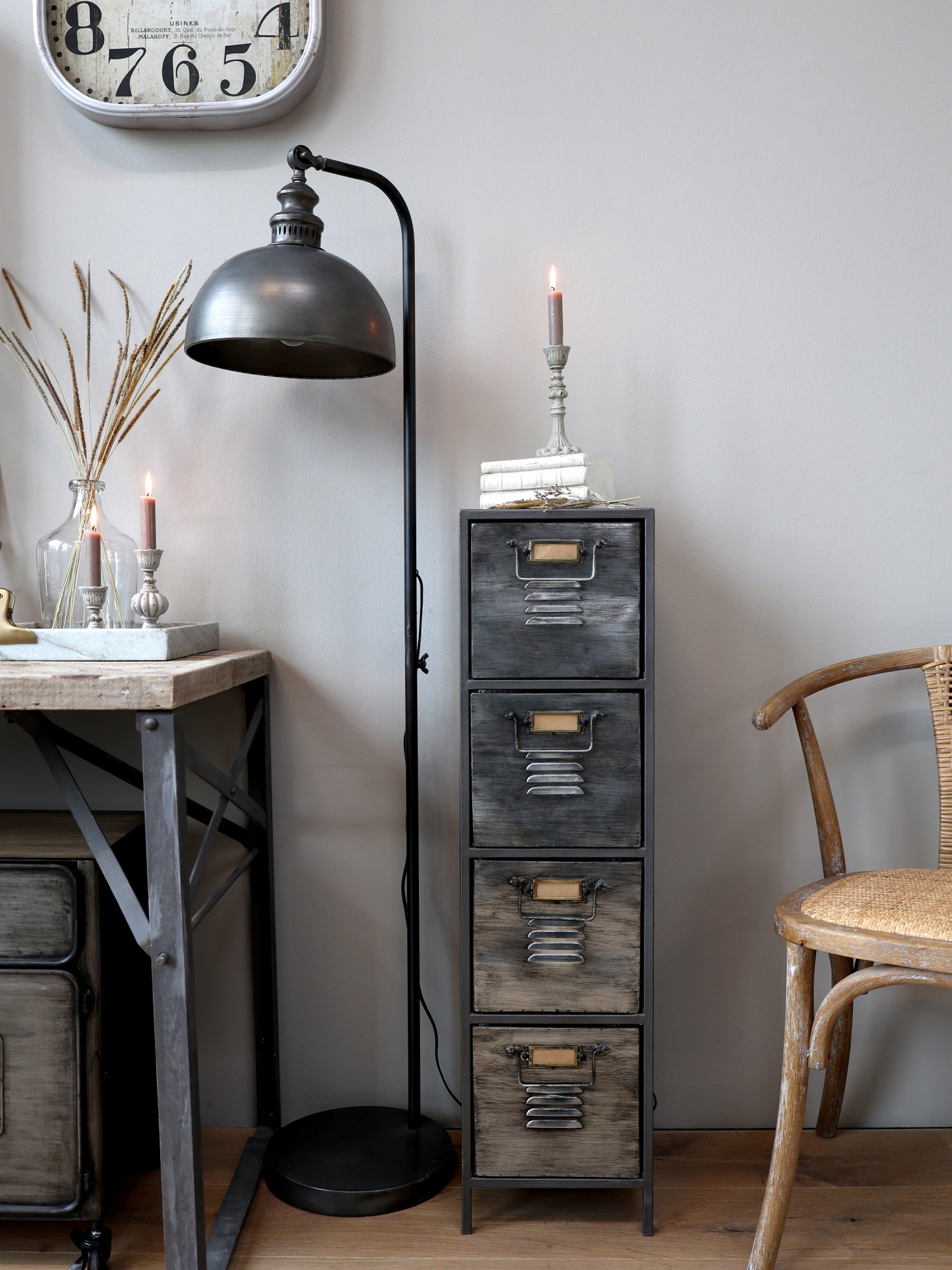 Stehlampe im Industriallook von CHIC ANTIQUE