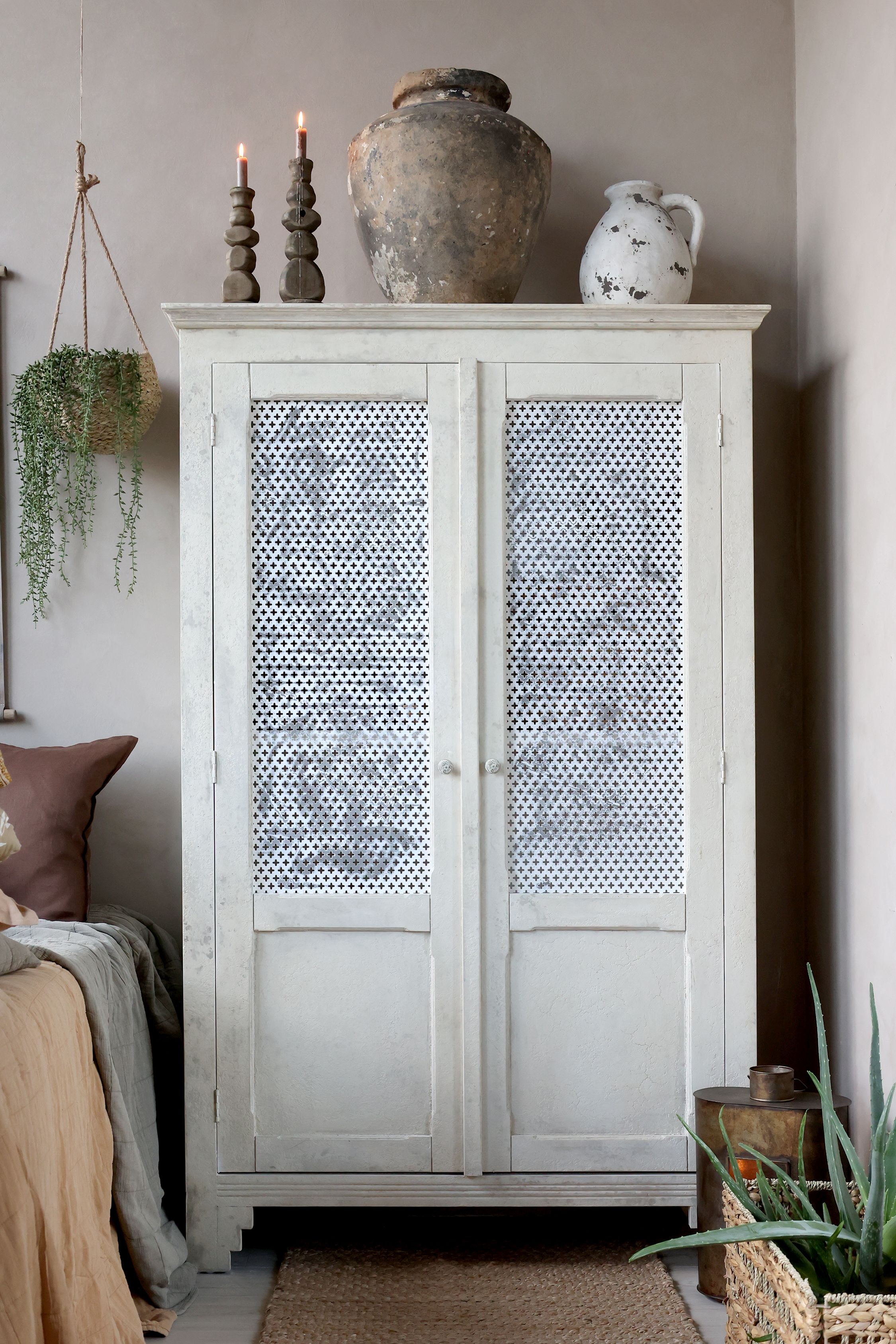 Chic Antique Altfranzösische Wäscheschrank