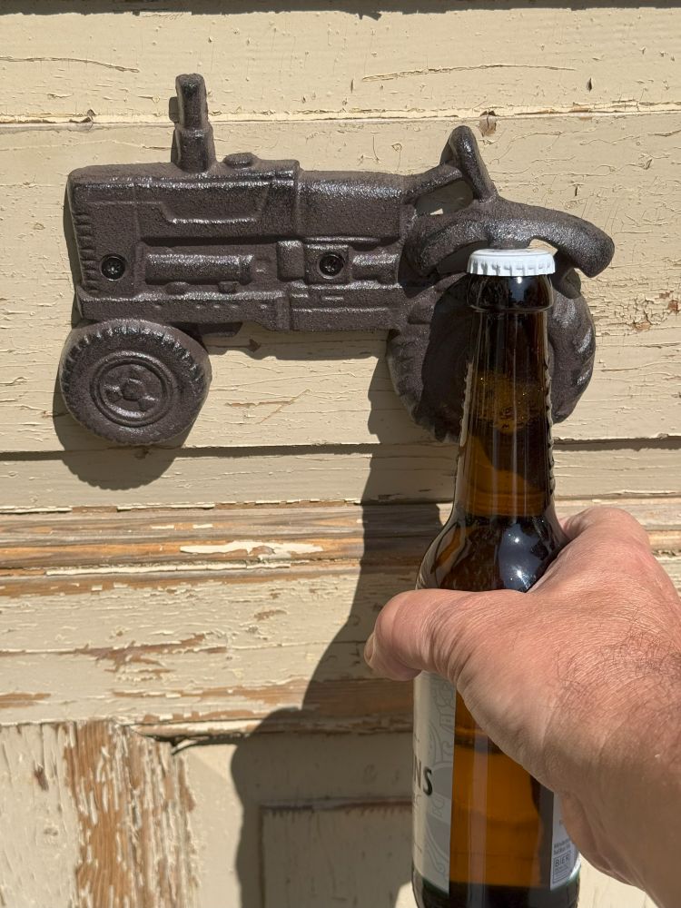 Rustikaler Wand-Flaschenöffner „Traktor“ – Gusseisen trifft Nostalgie
