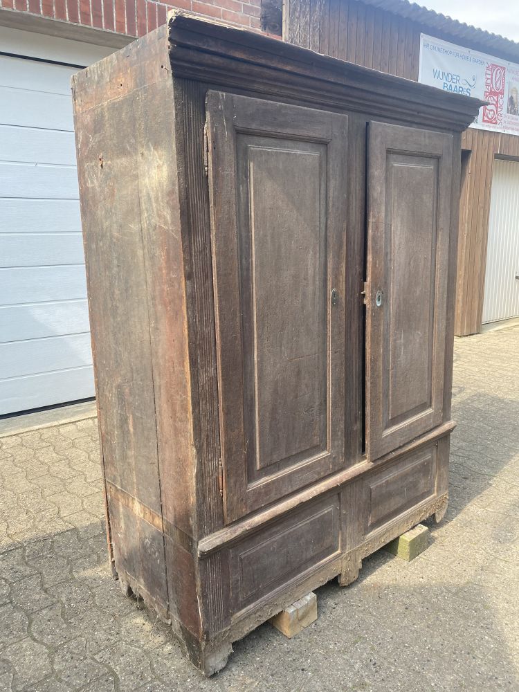 Eichenschrank / antik / unrestauriert / um 1800