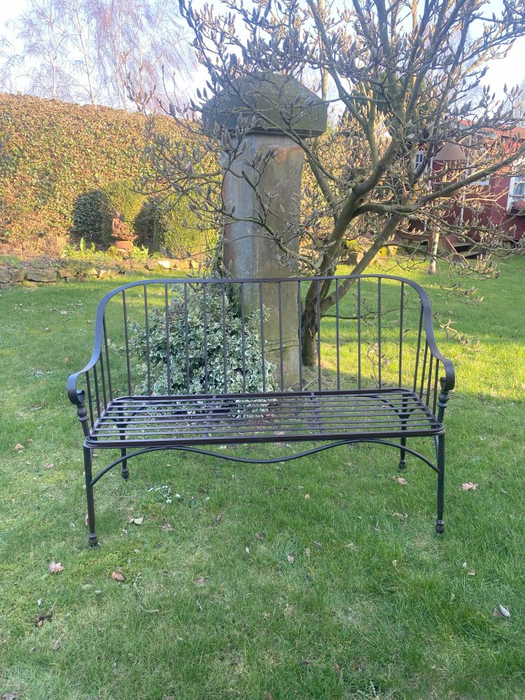 Gartenbank "METTE" aus Metall / schlichtes Design / sehr bequem