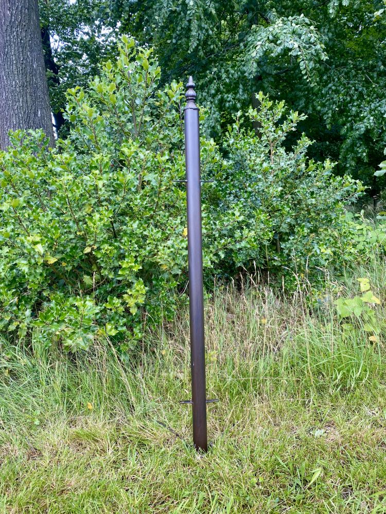 Zaunpfosten / Zaunpfahl "PFOSTY" aus Metall / runde mit Spitze Vintagelook