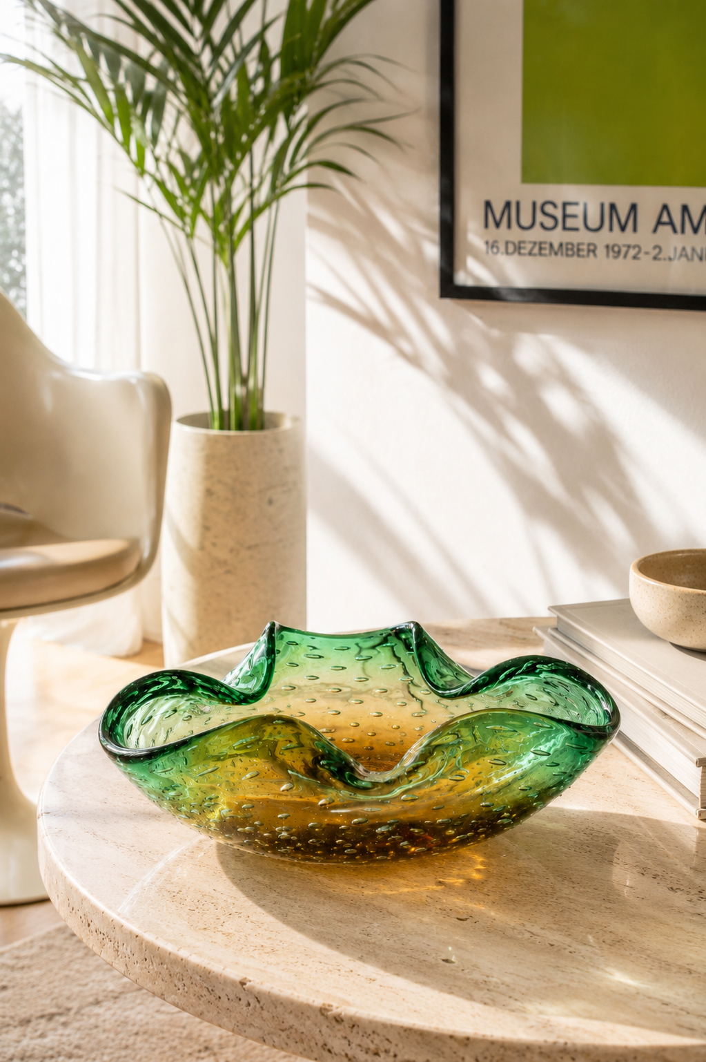 Original Murano-Glasschale Bullicante – Grünes Überfangglas mit Bernstein – Mid-Century Design 24 cm