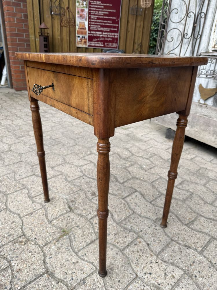 Antiker Nähtisch / Handarbeitstisch Biedermeier um 1840 – Mahagoni mit Fadenintarsie