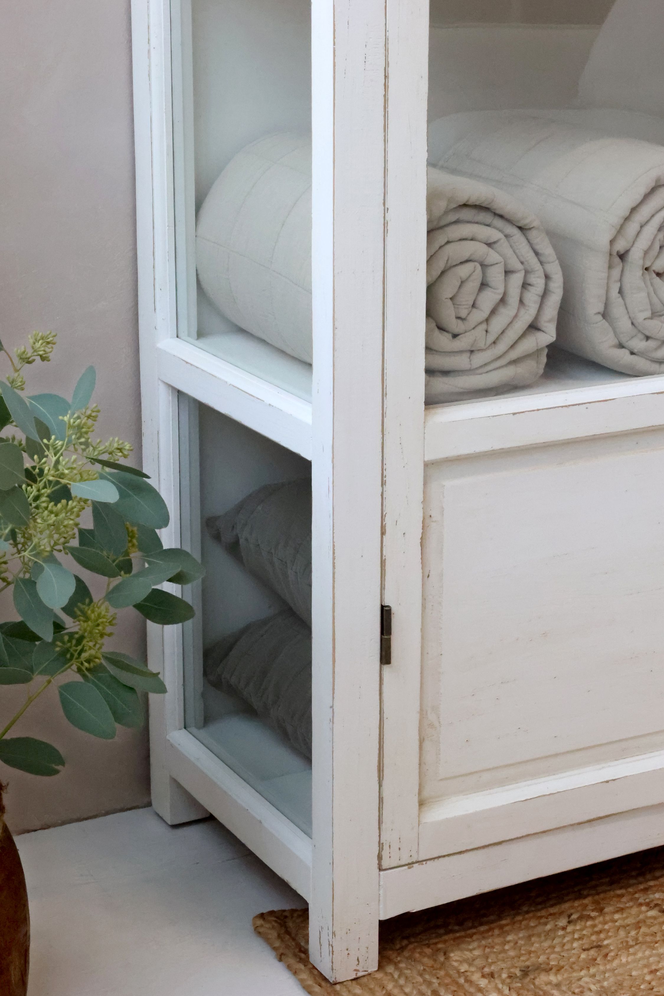 Chic Antique Glasschrank Antique Creme – Vintage Landhausstil