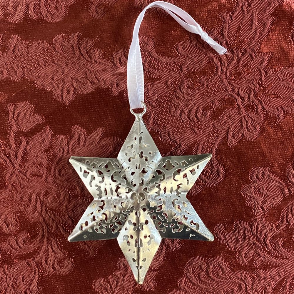 Weihnachtsbaumschmuck aus Metall / Stern durchbrochen von Hand gearbeitet