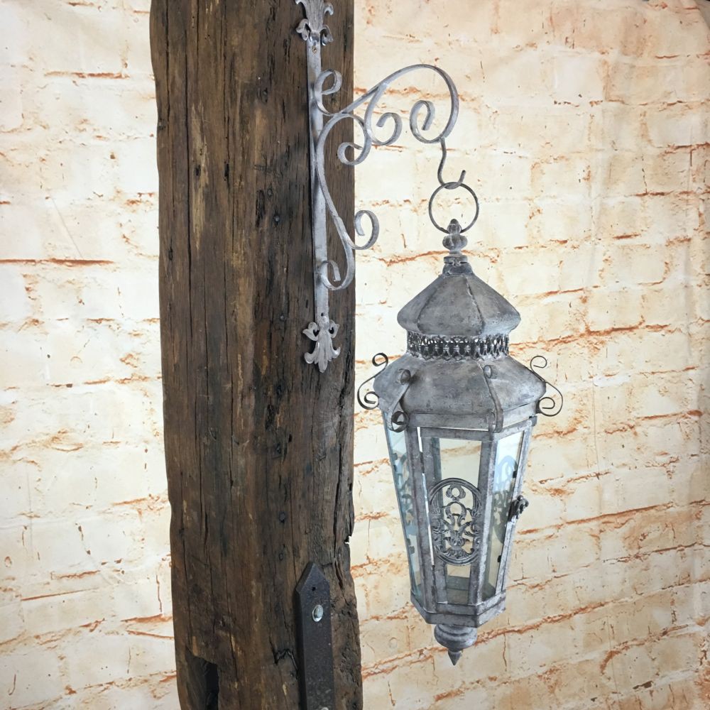 Laterne mit Wandkonsole im ANTIKLOOK