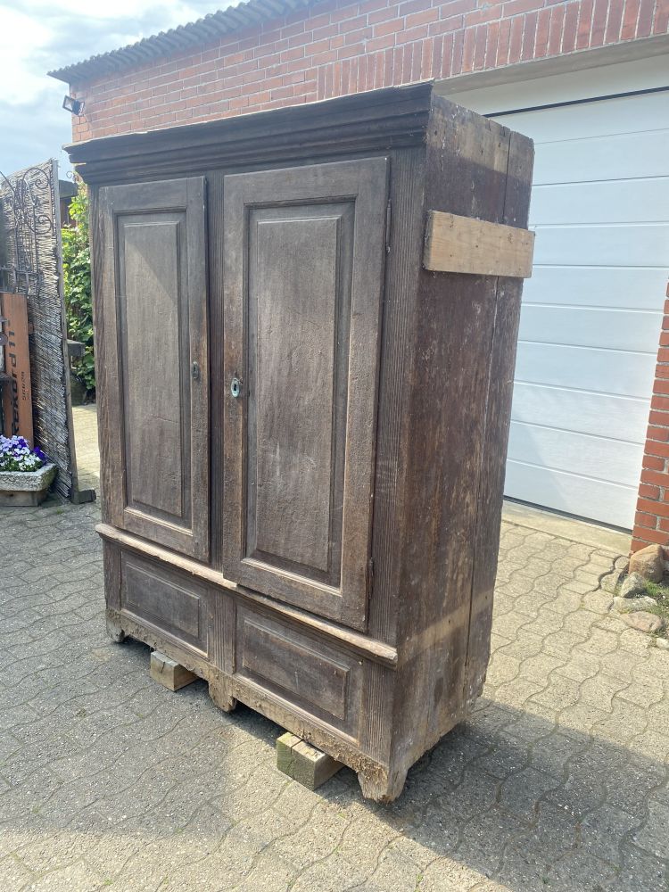 Eichenschrank / antik / unrestauriert / um 1800