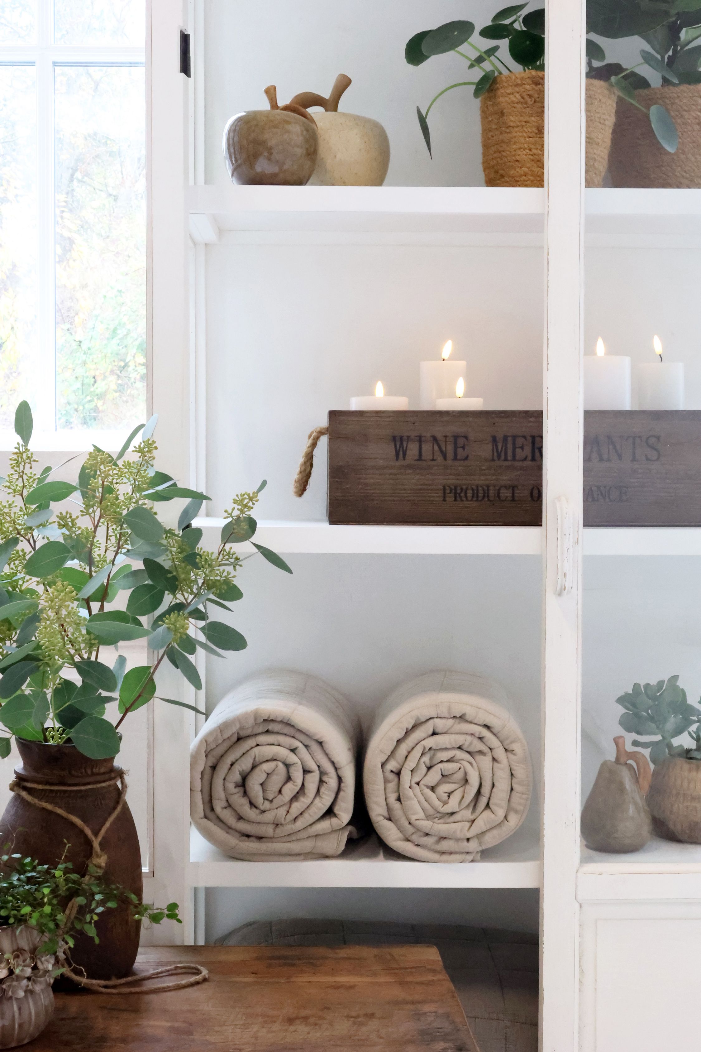 Chic Antique Glasschrank Antique Creme – Vintage Landhausstil