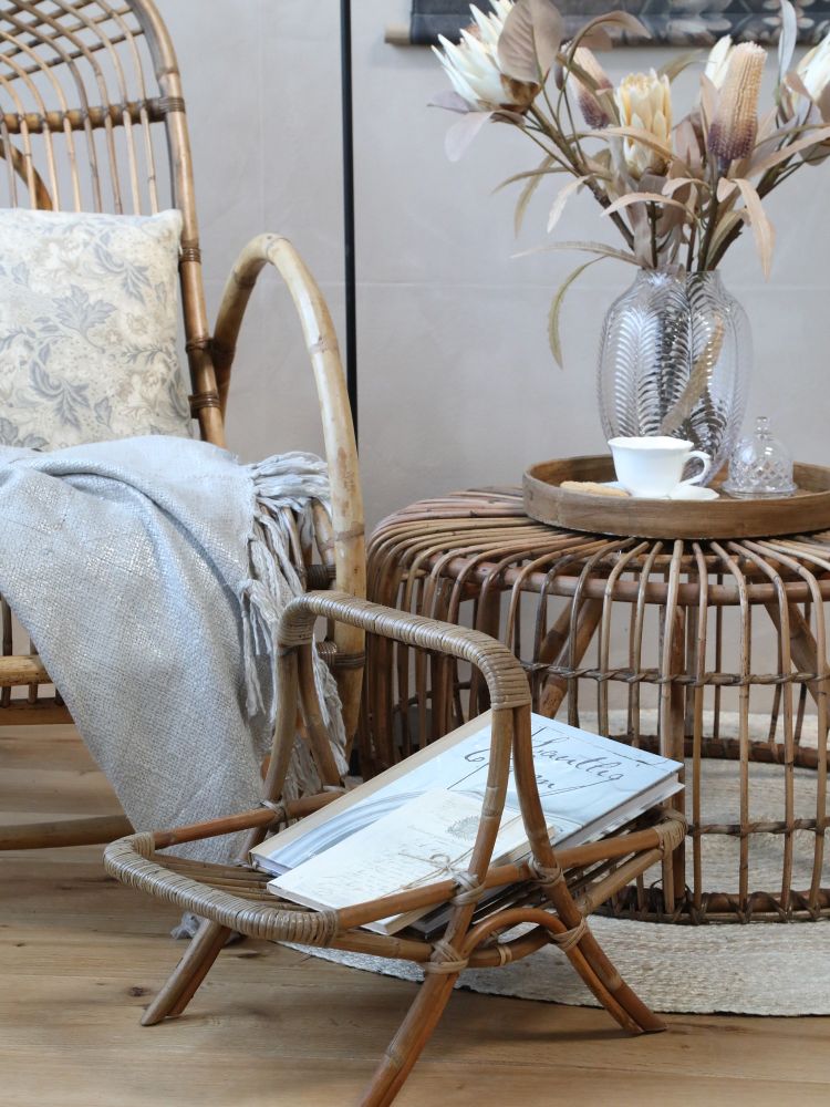 Zeitungständer aus Rattan / Chic Antique