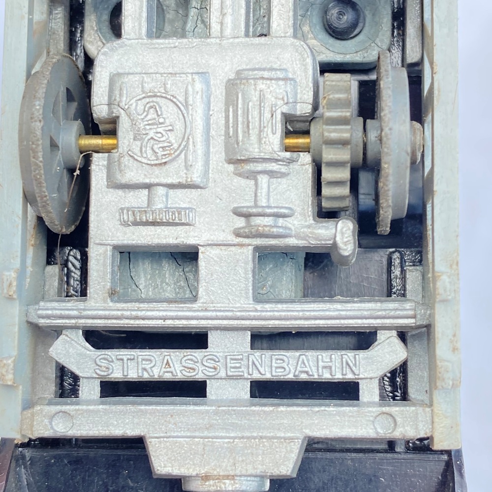 SIKU V-Serie Plastik V40 Strassenbahn gelb/schwarz/grau 1950er Jahre gebraucht