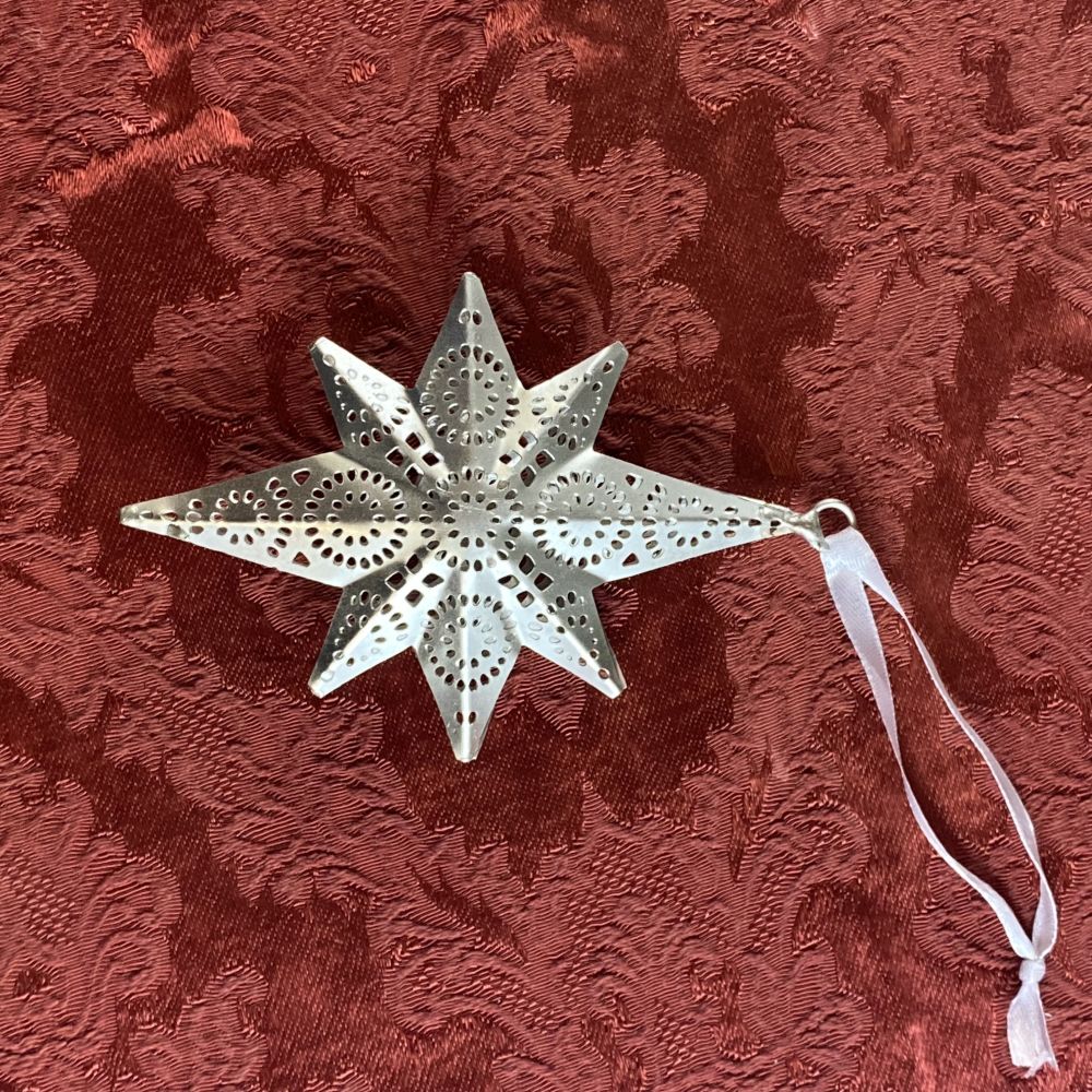 Weihnachtsbaumschmuck aus Metall / Stern durchbrochen von Hand gearbeitet