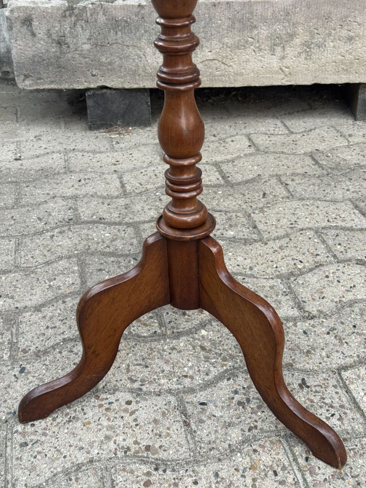 Antiker Beistelltisch aus Mahagoni – um 1870
