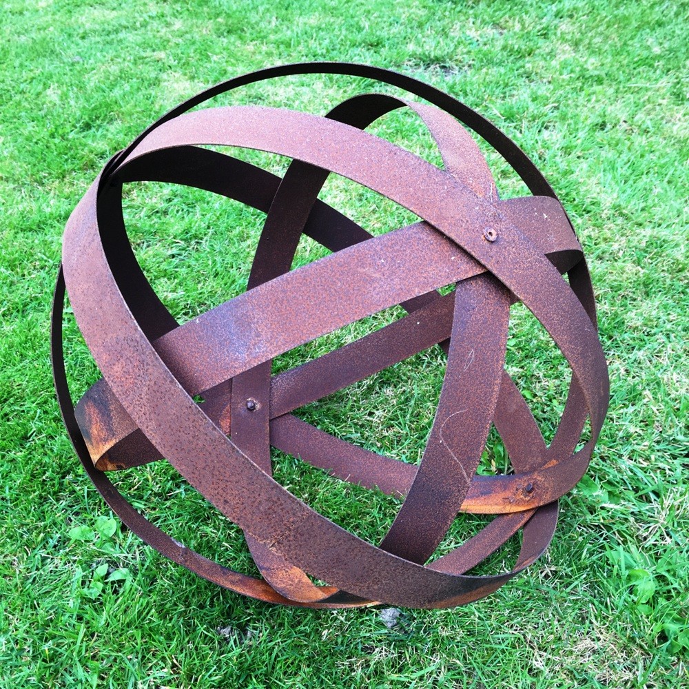Gartenkugel aus Metallbänder
