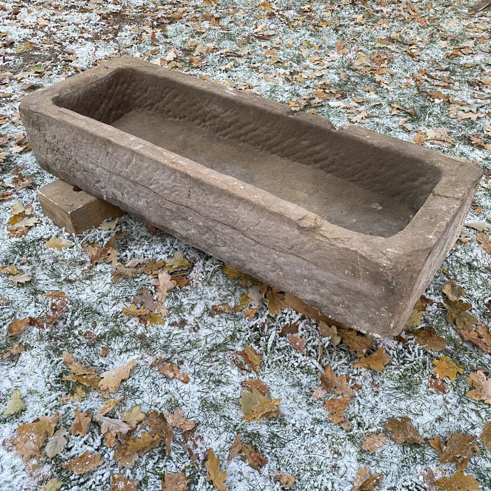 historischer Sandsteintrog / 106 cm breit