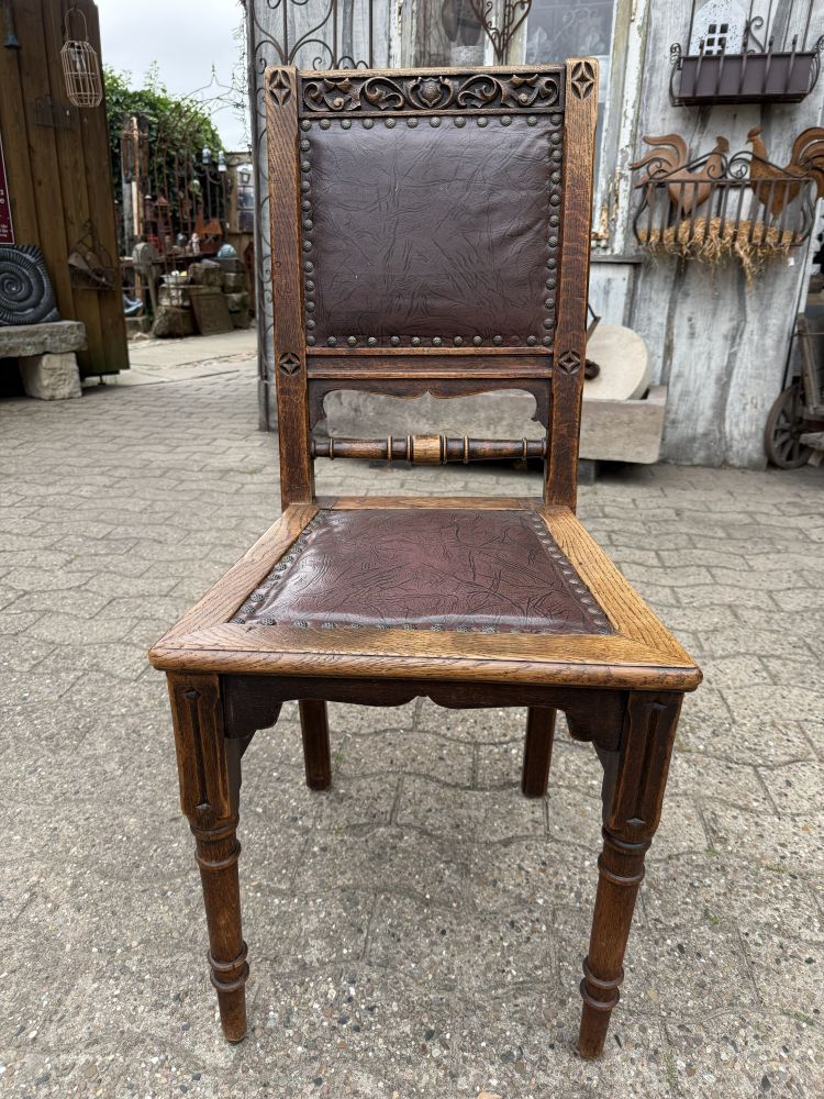 Antiker Stuhl aus Eiche mit Leder – um 1900