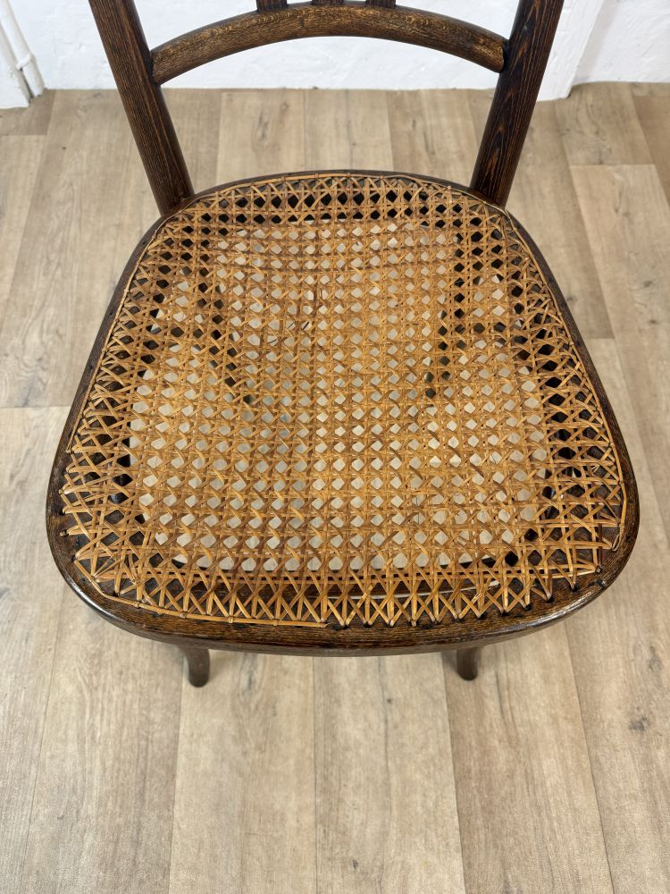 Antiker Kaffeehausstuhl mit Geflecht um 1900